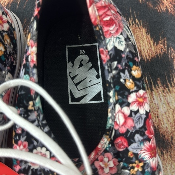 Vans brand  new - Picture 3 of 6